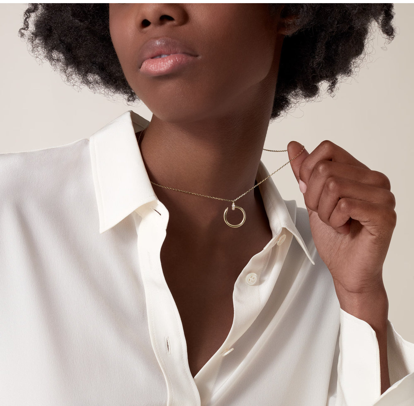 Cla-pendant necklace