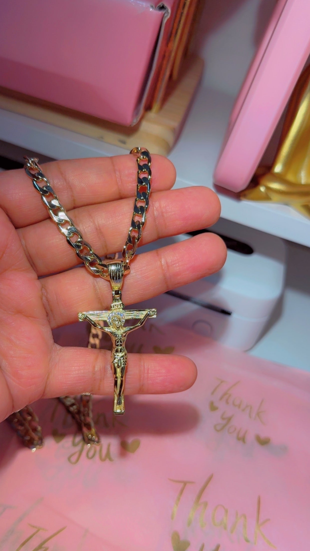 Men- large necklace.