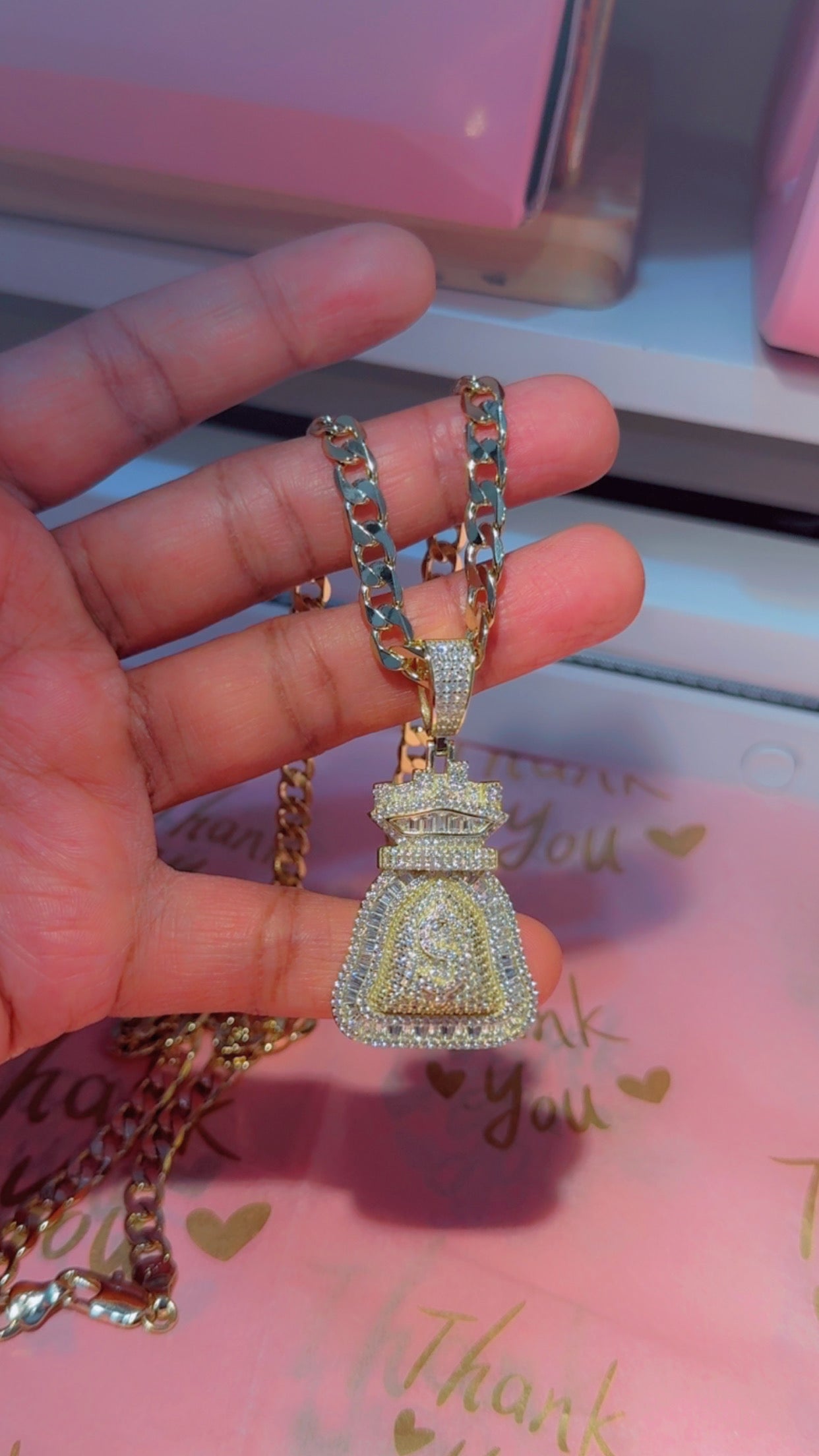 Men- large necklace.