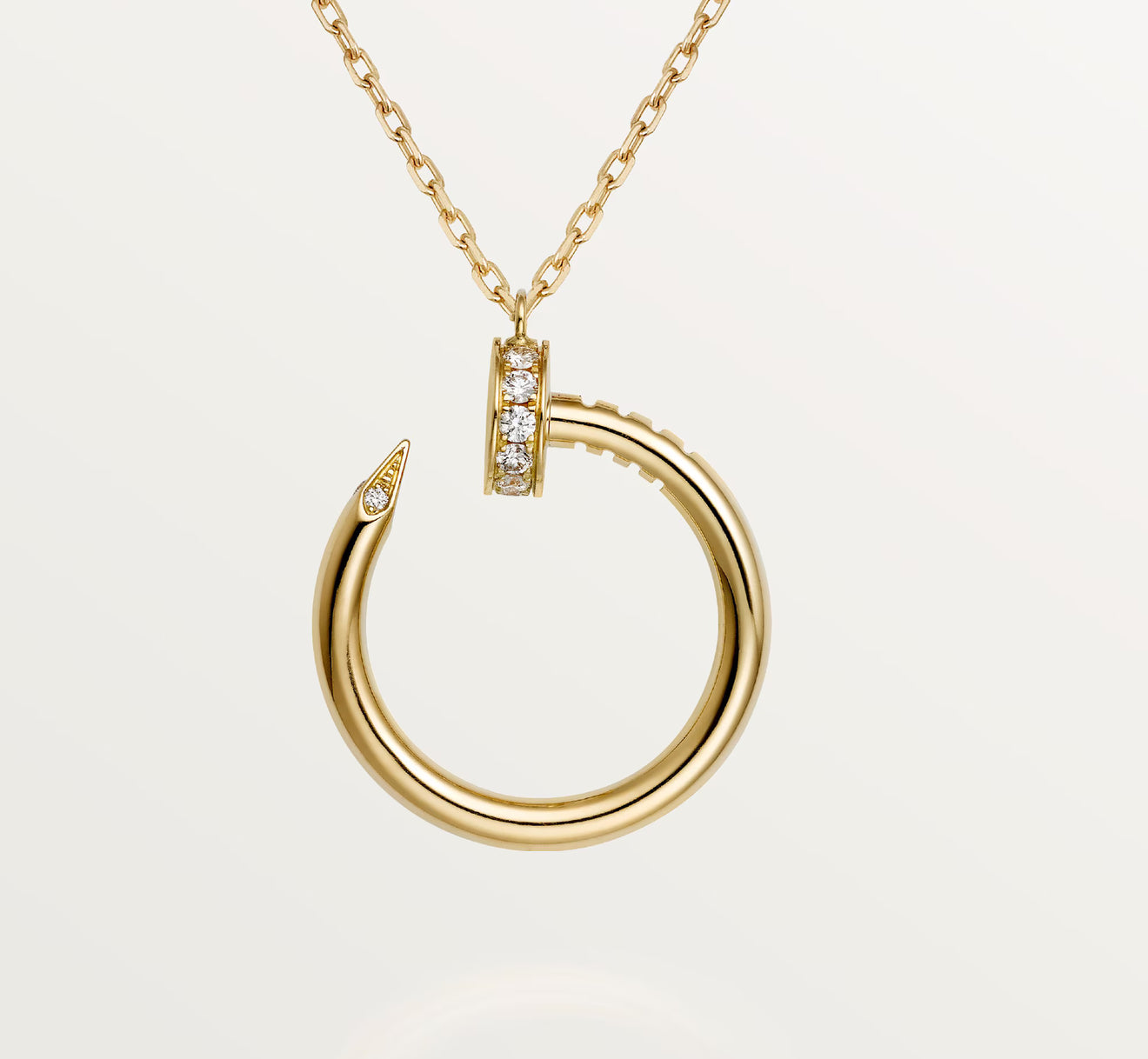 Cla-pendant necklace