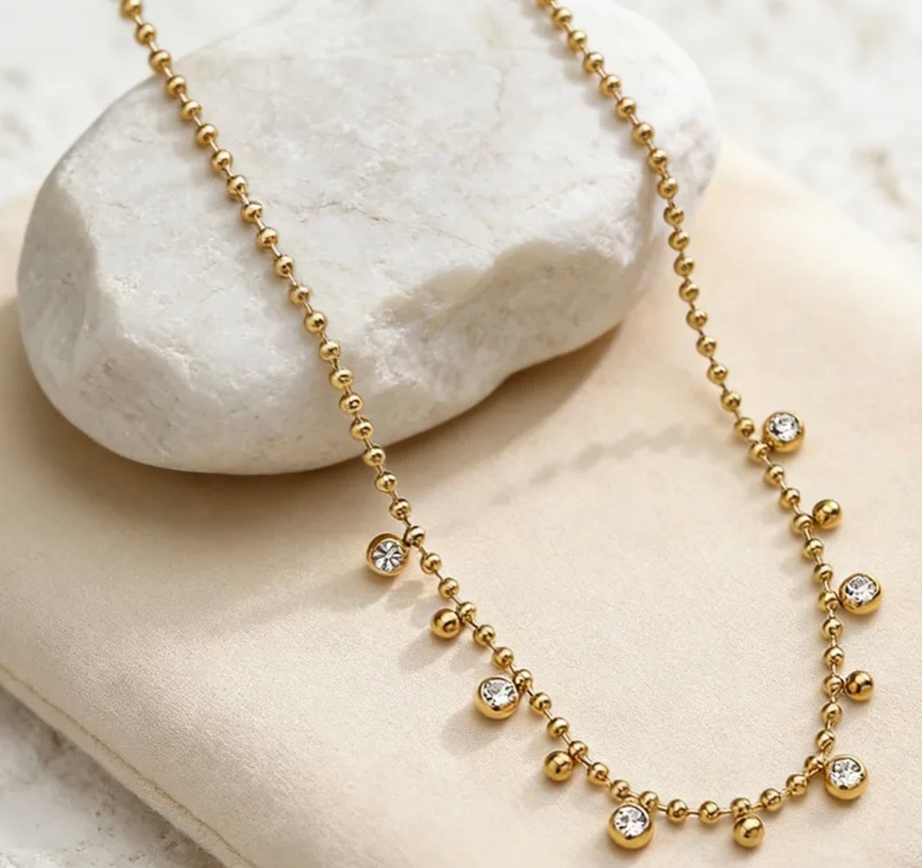 Step-necklace.