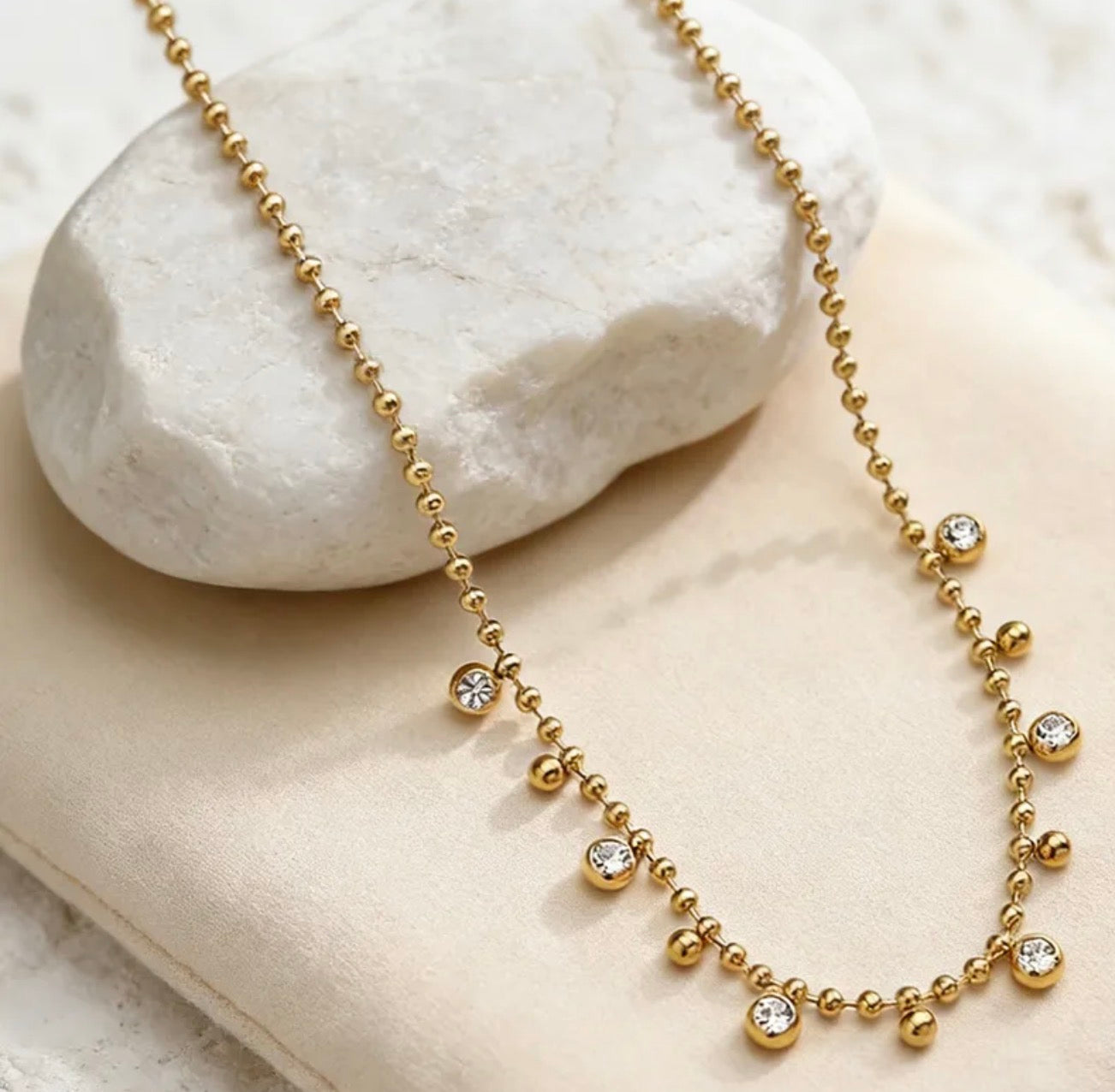 Step-necklace.