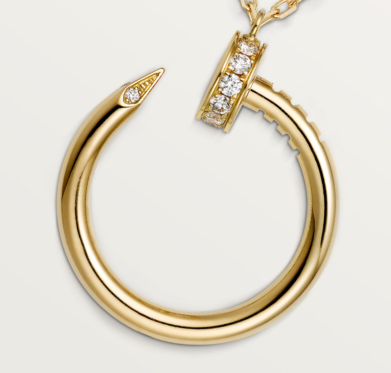 Cla-pendant necklace