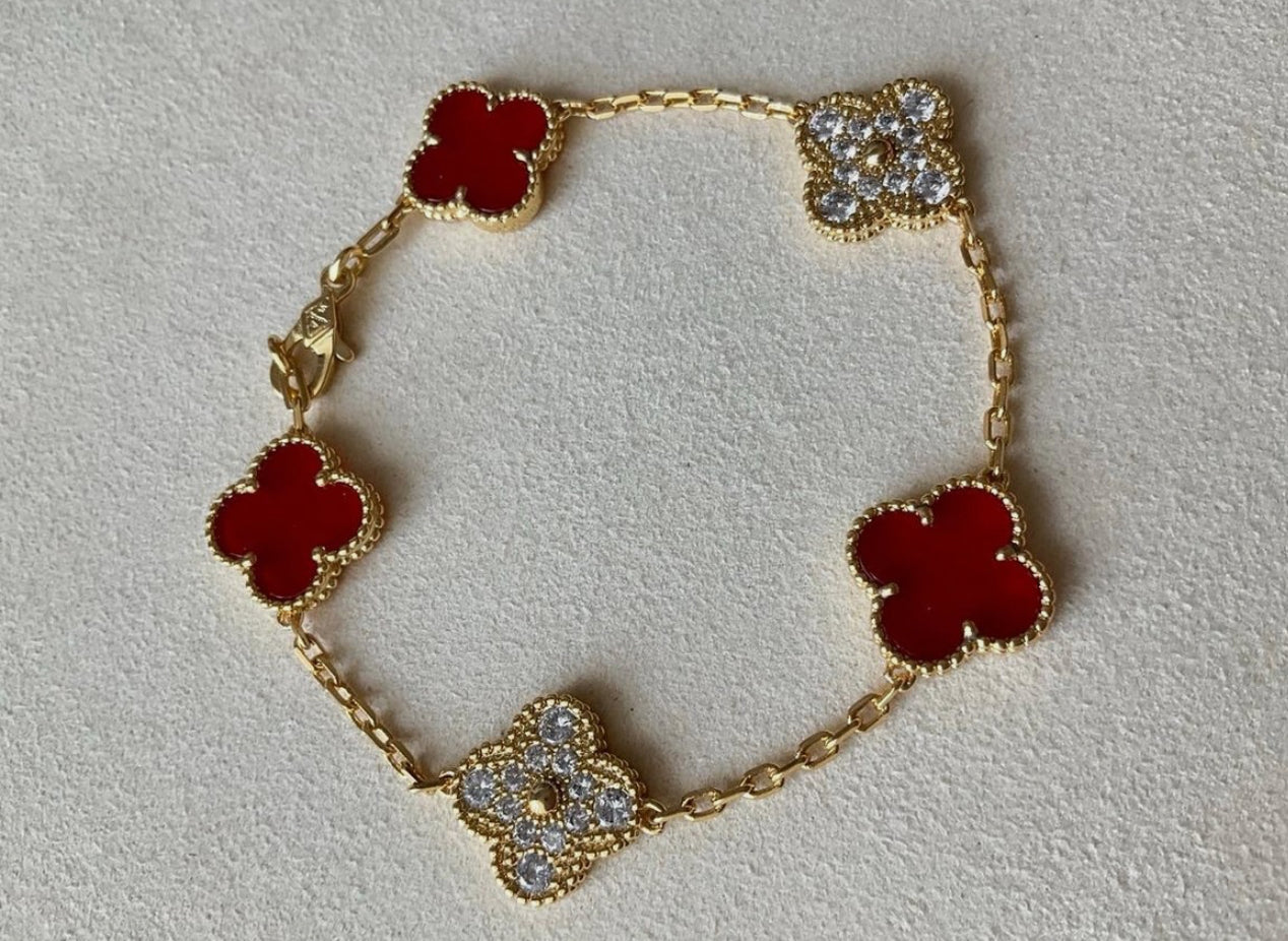 Clover red cristal. Logo