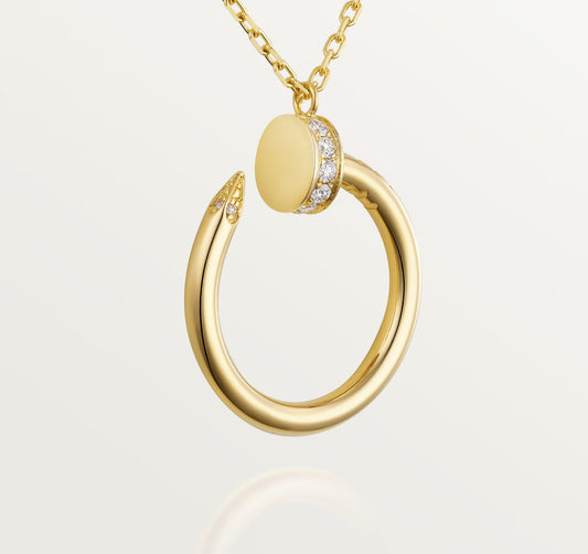 Cla-pendant necklace