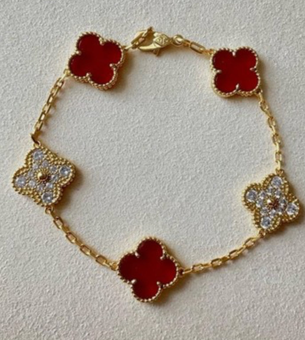 Clover red cristal. Logo