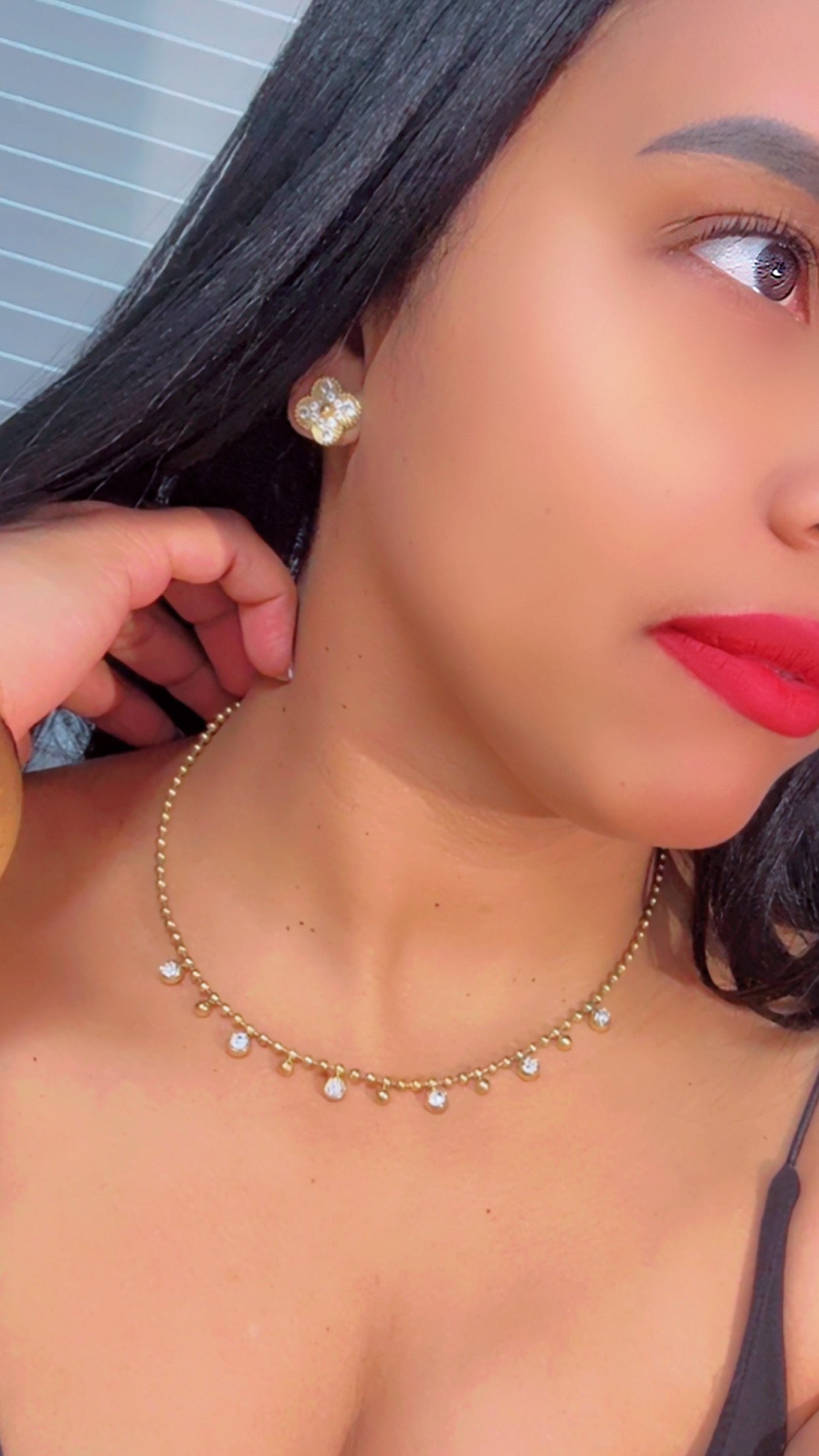 Step-necklace.